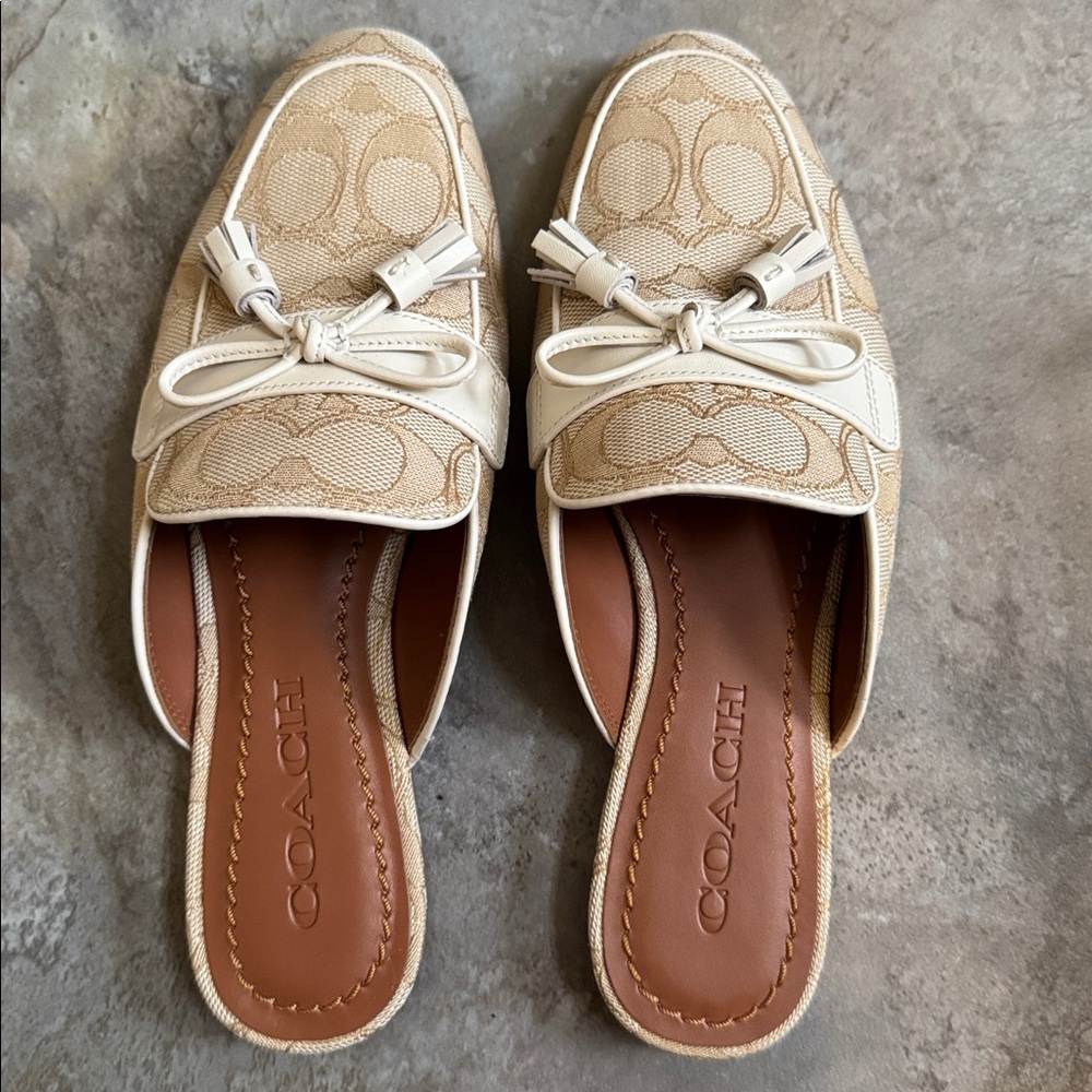 NEW Coach Stassi Light Khaki Loafer Slides